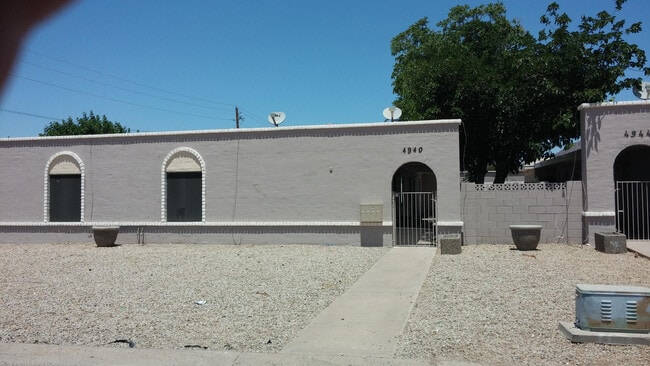 Foto del edificio - 4940 E Holly St