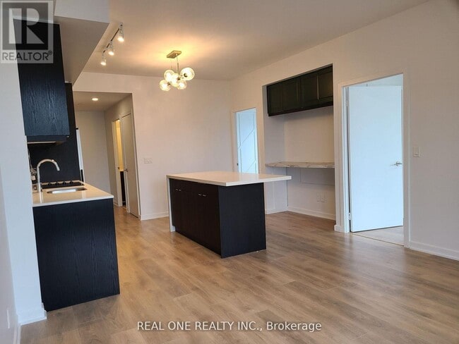 Building Photo - 38 Forest Manor Rd