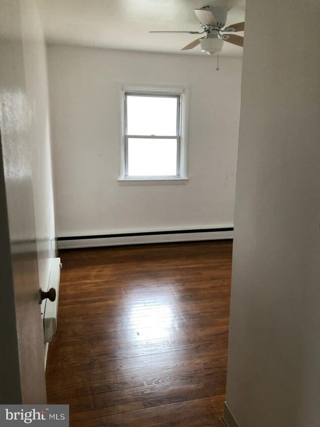 691 Garden Dr Unit 5, Harrisburg, PA 17111 Room for Rent in