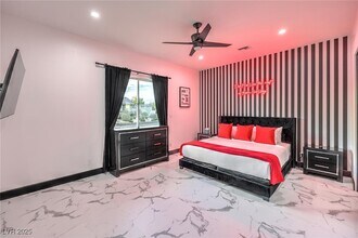 Building Photo - 282 E Maulding Ave