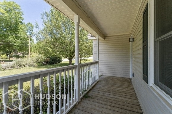 Building Photo - AVAILABLE NOW! - 144 Avondale Rd, Greenwoo...
