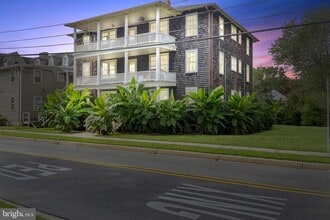 Building Photo - 104 Maple Ave