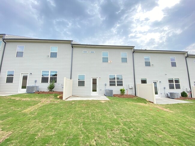 Building Photo - 2844 Weyhill Trl