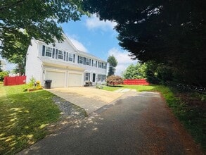 Building Photo - 7 Otto Way