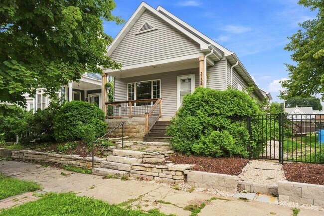 Foto del edificio - 2138 N Buffum St