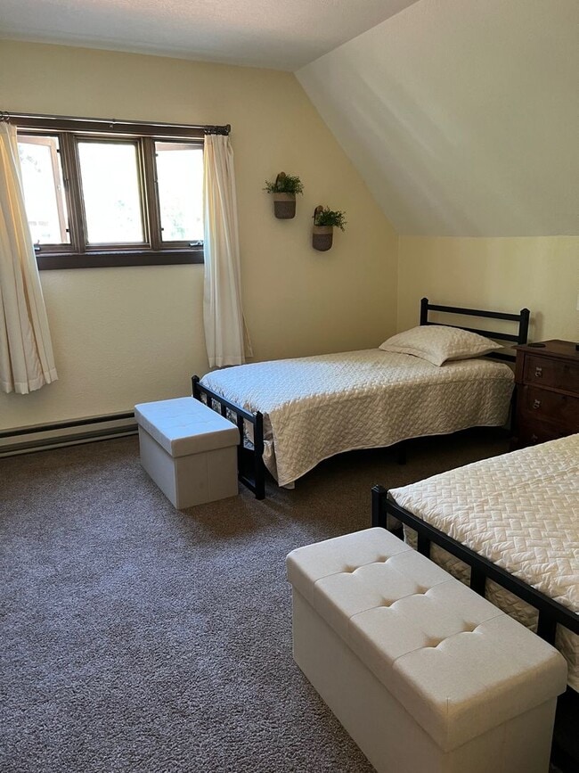 Building Photo - Downtown Whitefish 3BR/2 BA Furnished Hous...