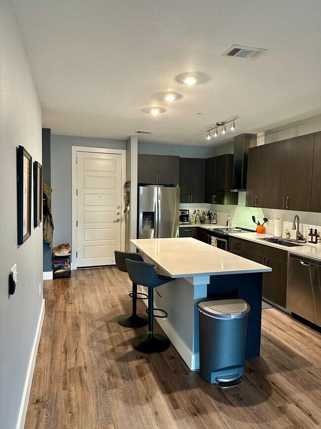 Foto del edificio - Beautiful Condo - North Burnet Road!