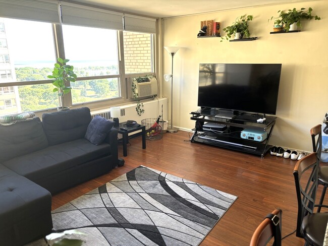 Foto del edificio - 3950 N Lake Shore Dr