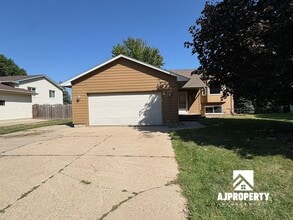 Building Photo - 2208 S Larch Ave