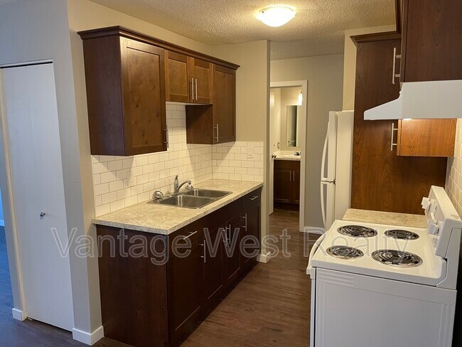 Photo du bâtiment - 235-235 Husch Rd