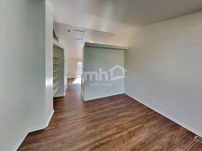 Building Photo - 6123 Van Gogh Cir