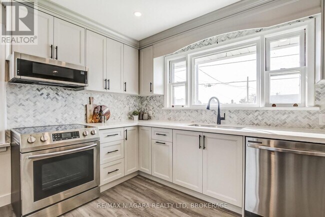 Photo du bâtiment - 6801 Dunn St