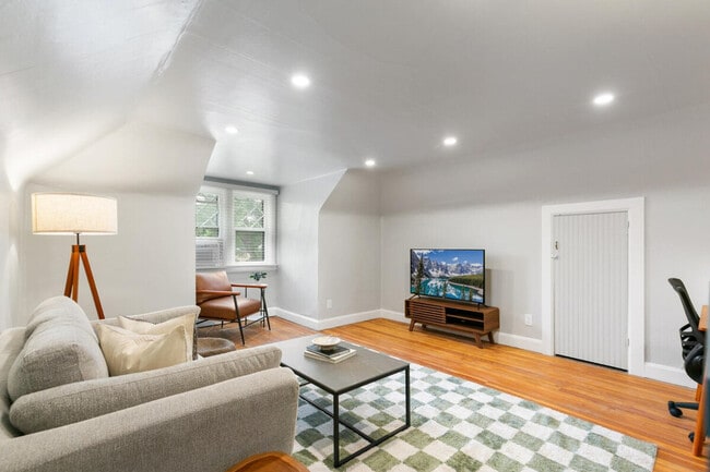 Building Photo - 2619 E 12th Ave