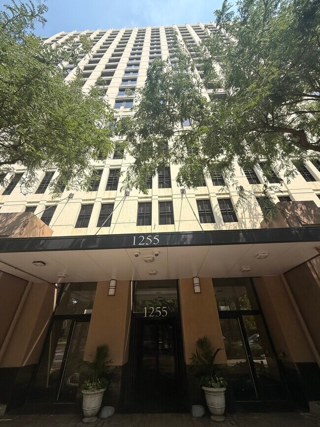 Building Photo - 1255 S State St