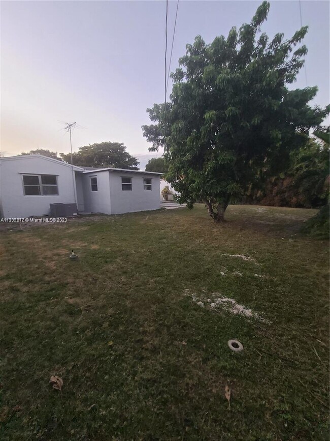 Foto del edificio - 3981 SW 60th Ct