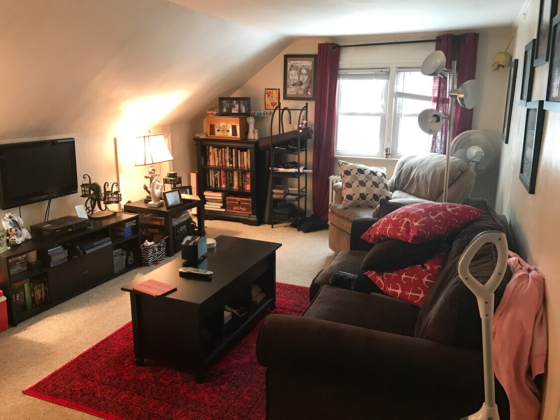 New Carpets /Large rooms - 1033 12th St
