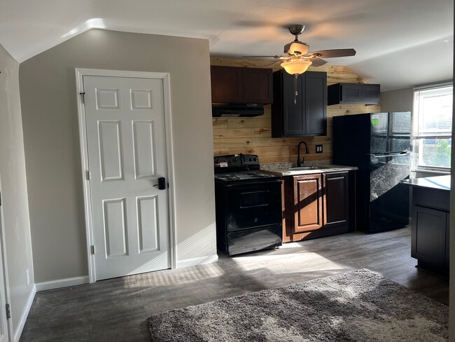 Foto del edificio - 629 Clinton St