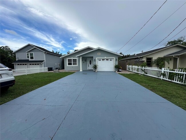 Photo - 2416 Webber St House