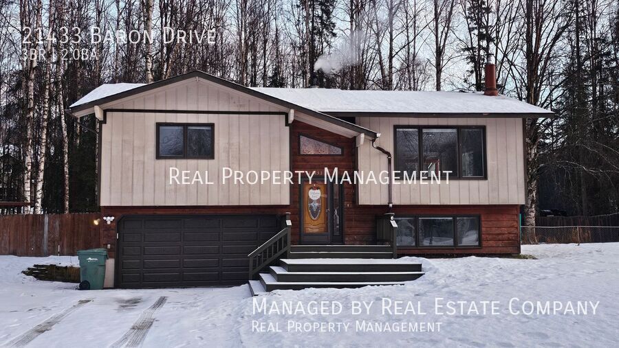 Foto principal - Chugiak Updated Single Family Home w/ Full...