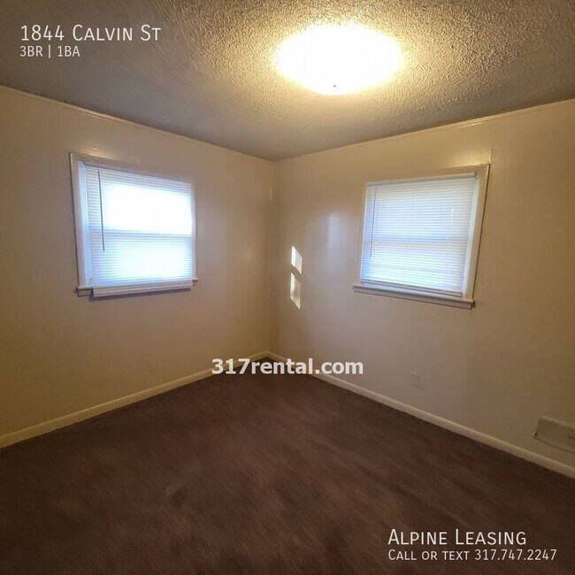 Building Photo - 1844 Calvin St - 3BR House w/Garage!
