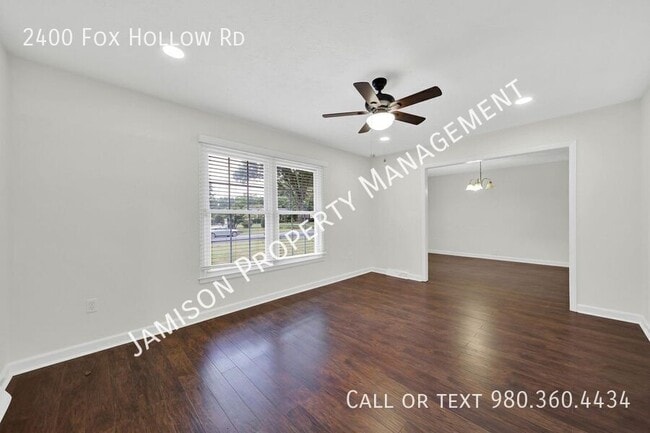 Foto del edificio - 2400 Fox Hollow Rd