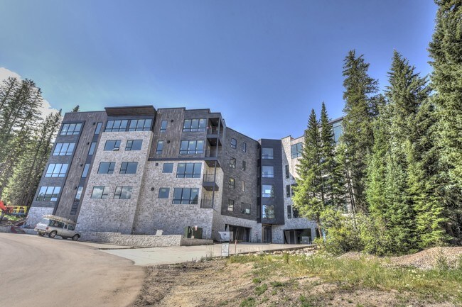 CHILL rental condominiums - 422 Iron Horse Way