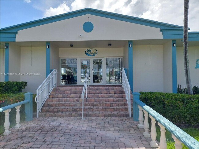 Foto del edificio - 3922 NE 166th St