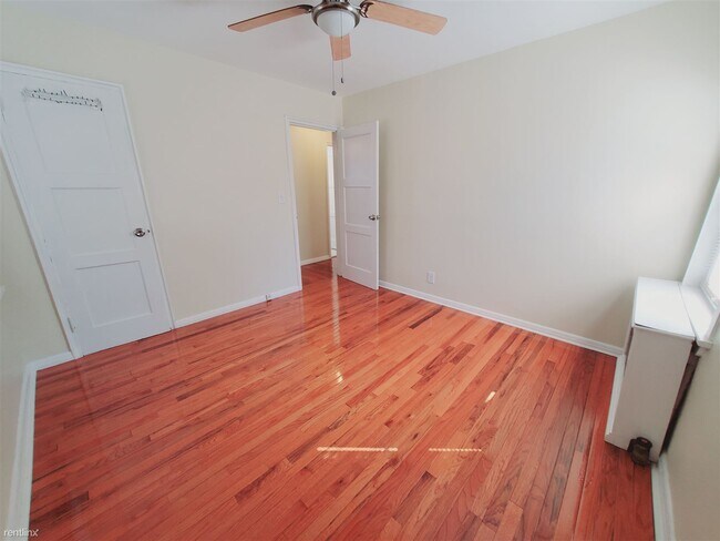 Building Photo - 2 br, 1 bath Condo - 1068 E Main St Apt 3