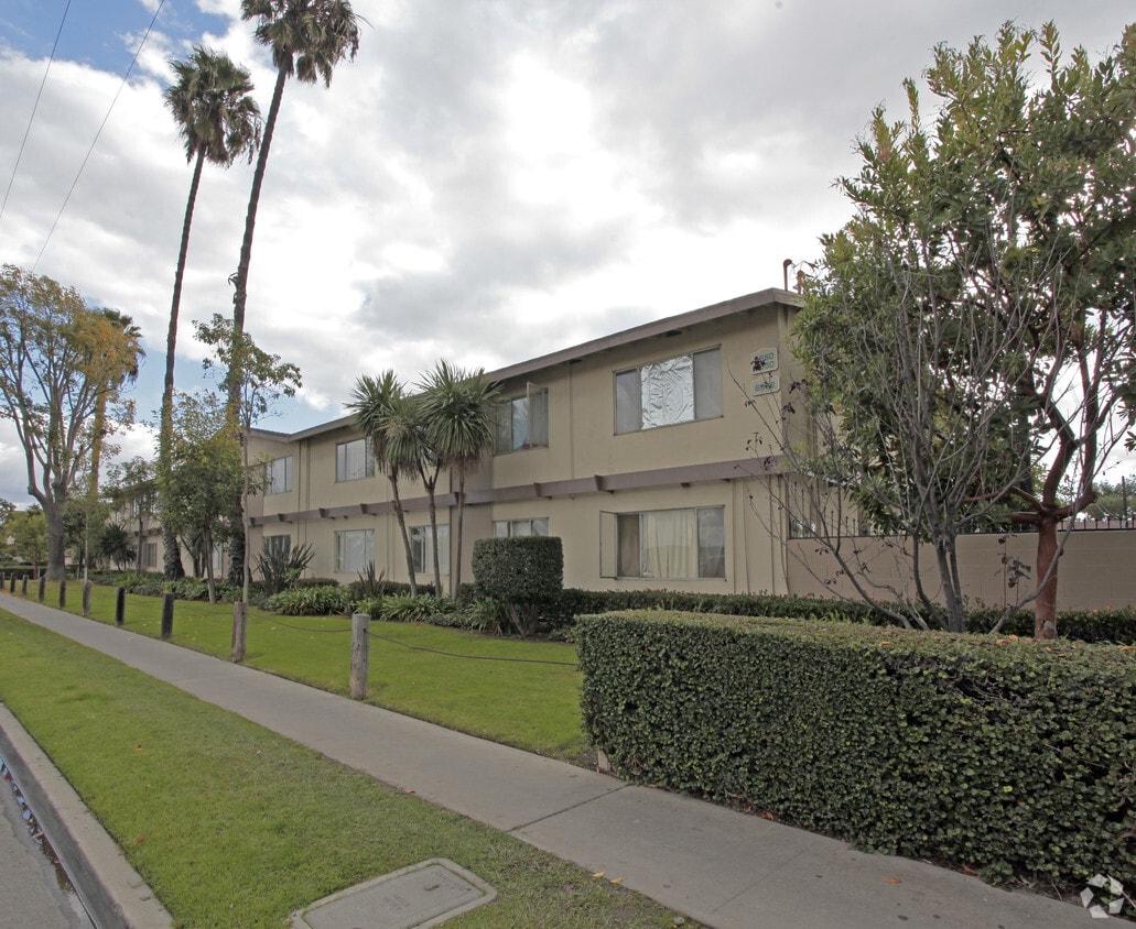 Primary Photo - Westpark Apartments