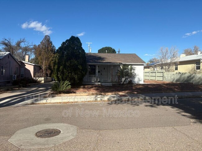 Foto del edificio - 3417 Marmac Ave NE