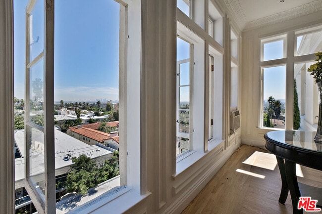 Building Photo - 1360 N Crescent Heights Blvd