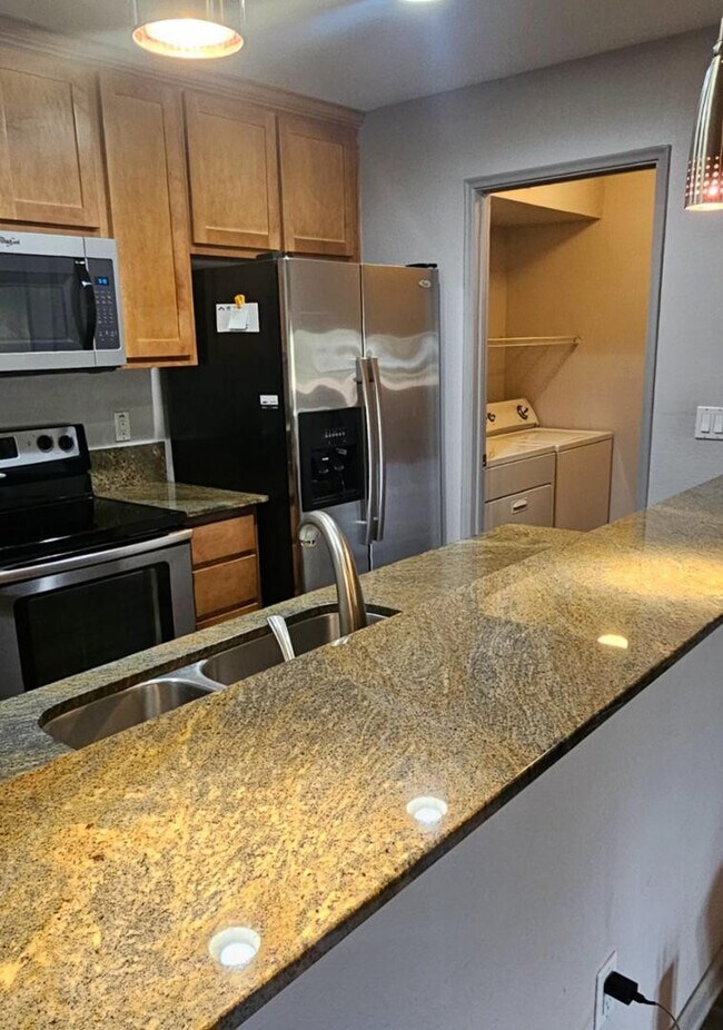 Foto del edificio - 4704 E Paradise Village Pkwy N