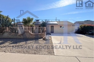 Building Photo - 1003 W Howe St