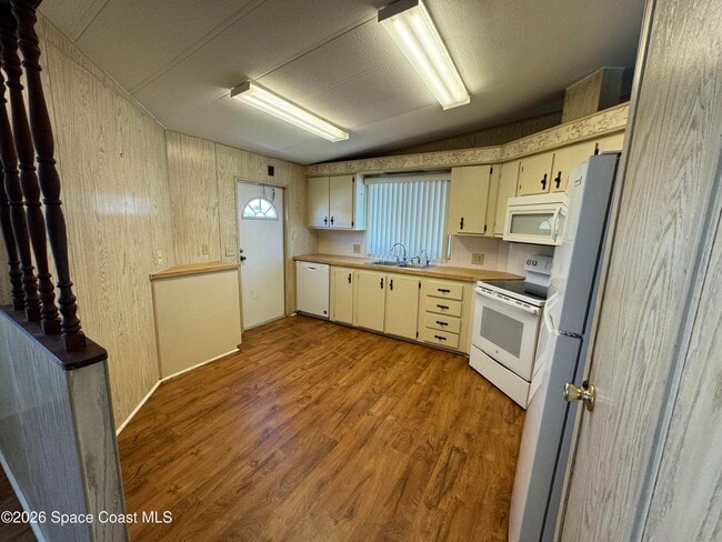 Building Photo - 1894 Coco Plum St NE