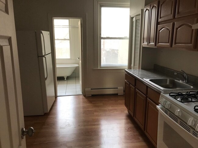 Building Photo - 376 2nd St