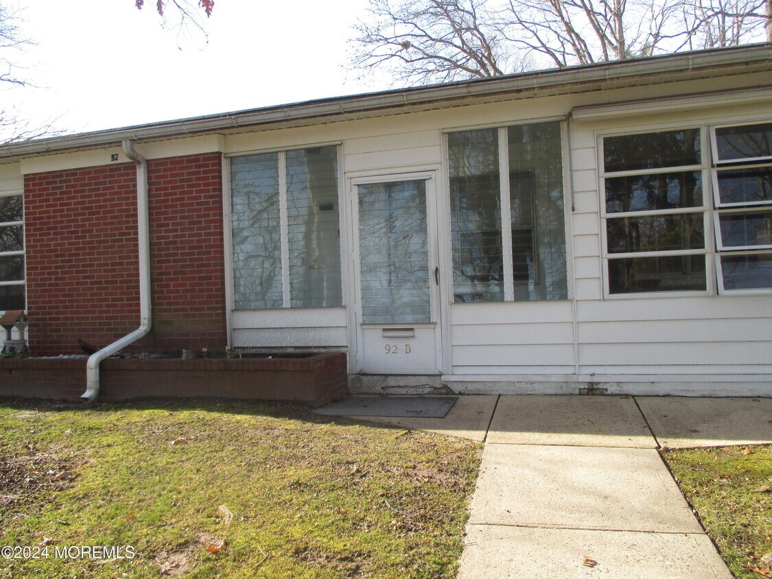 Primary Photo - 92D Edinburgh Ln