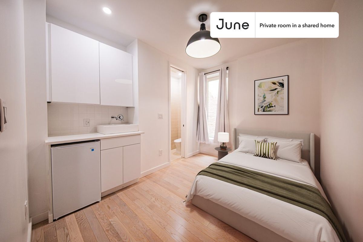 Room in Shared 4 bed/4 bath home - Room in Shared 4 bed/4 bath home