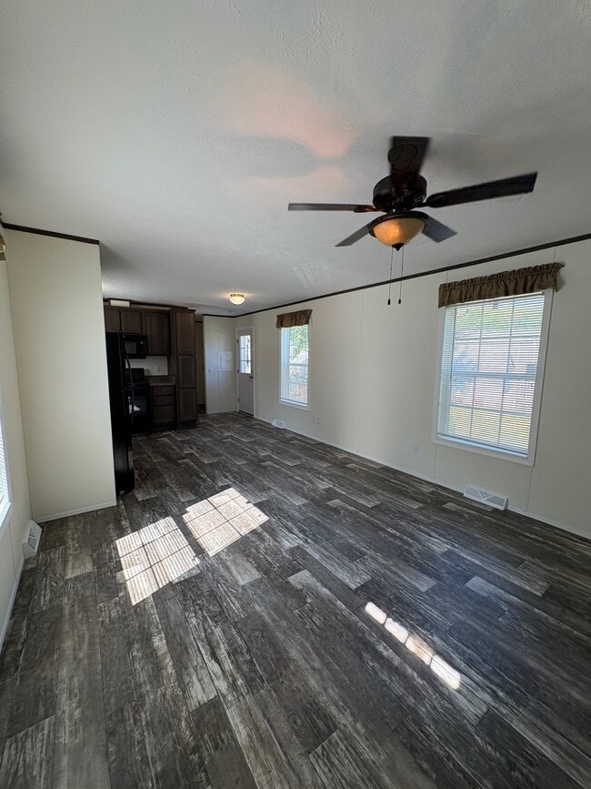 Building Photo - 19 Doe Dr