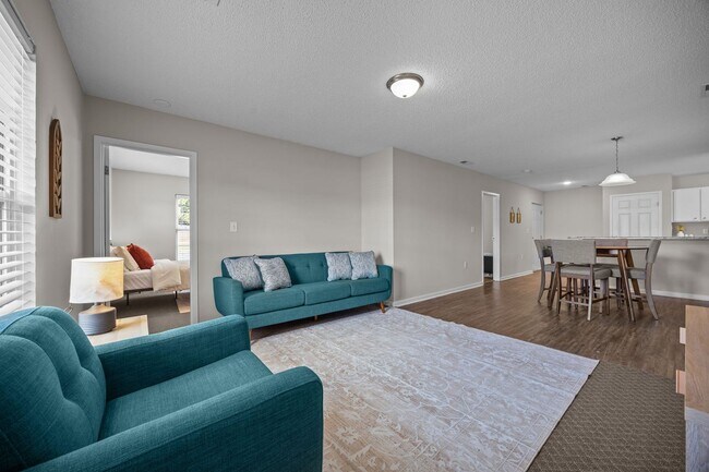 Foto del edificio - FULLY FURNISHED EXCLUSIVE SHORT AND MIDTERM RENTAL ONLY. AVAILABLE BEGINNING MAY 11, 2026!