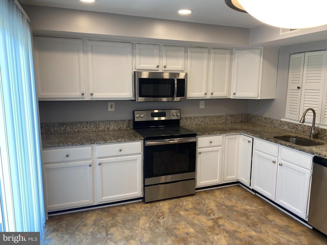 Primary Photo - 5211 Bangor Dr