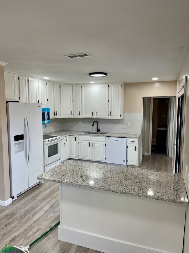 Foto del edificio - 4006 SW 33rd Terrace