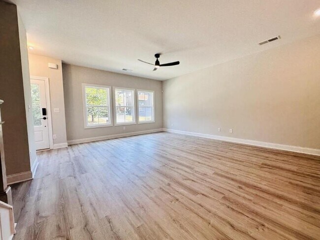 Foto del edificio - 2422 Lakeshore Ln
