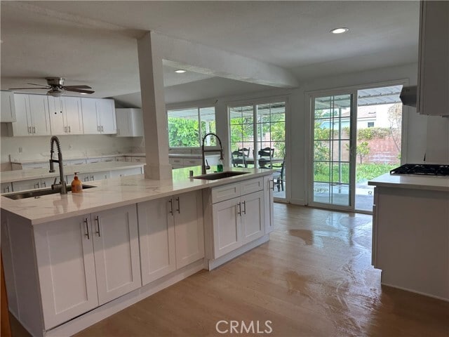 Foto del edificio - 3025 E Hillcrest Ave