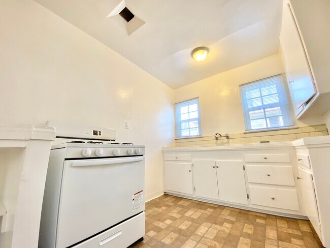 Building Photo - 6773 Yucca St