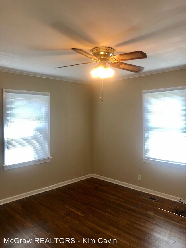 Building Photo - 3 br, 1.5 bath House - 3917 E. 2nd Place