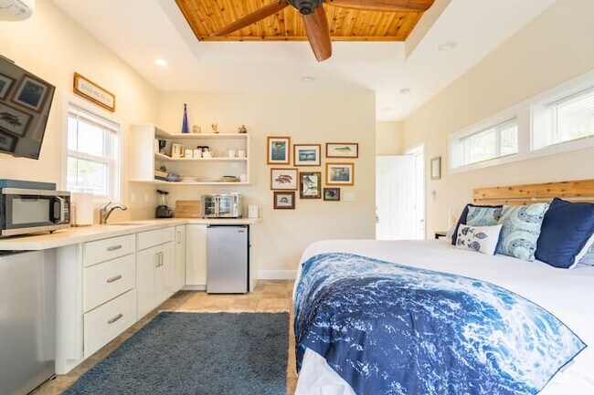fully equipped kitchenette - 44 Kaimalu Pl