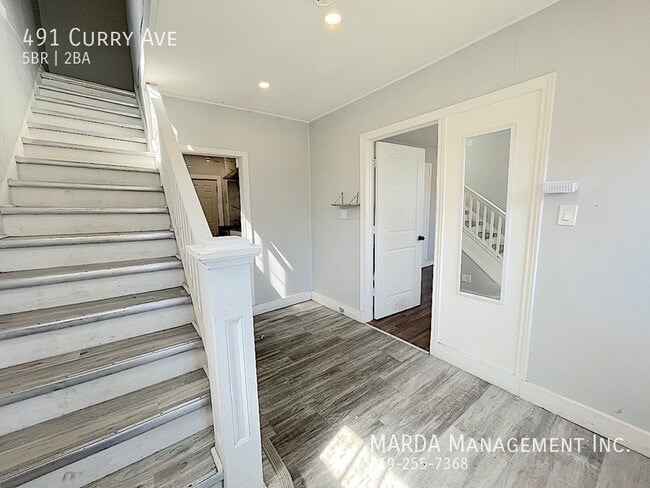 Building Photo - 5 BD MODERN & SPACIOUS 5 BEDROOM WEST END ...