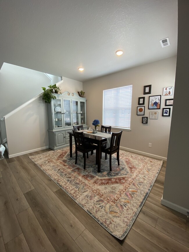 Foto del edificio - 3 bedroom Wolf Ranch Townhome - Laurel Mou...