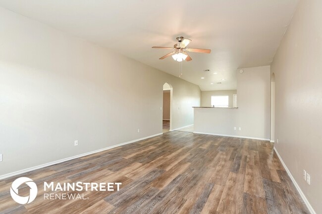 Building Photo - 2110 Bradford Ln