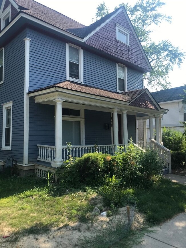Building Photo - 518 Washtenaw Ave